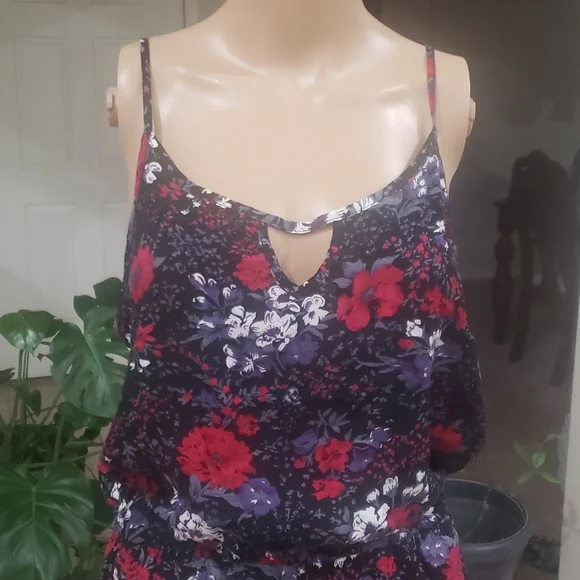 HYPE l artsy floral display flowy spaghettistrap romper double keyhole airy - Picture 2 of 8